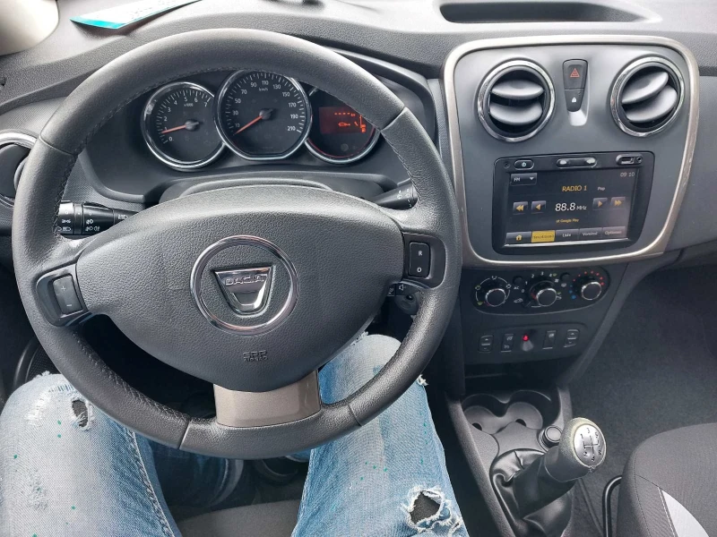 Dacia Sandero 1.5, 90кс, снимка 15 - Автомобили и джипове - 53339601