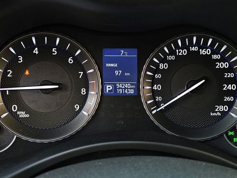 Infiniti Q70 3.7 Automatic, снимка 11 - Автомобили и джипове - 55597783