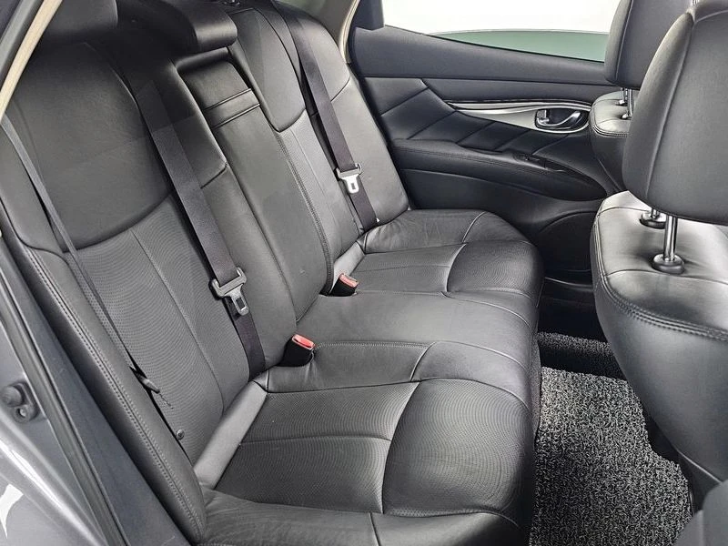 Infiniti Q70 3.7 Automatic, снимка 16 - Автомобили и джипове - 55597783