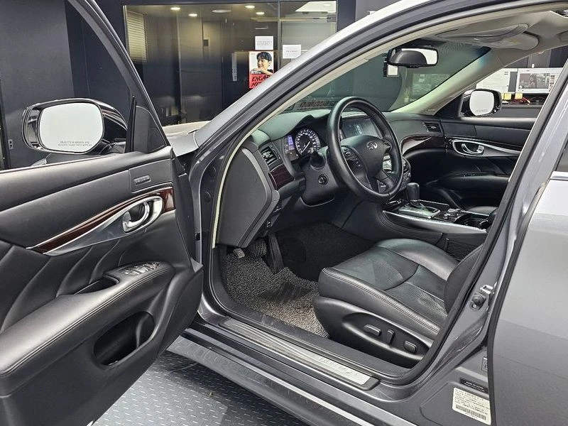 Infiniti Q70 3.7 Automatic, снимка 6 - Автомобили и джипове - 55597783