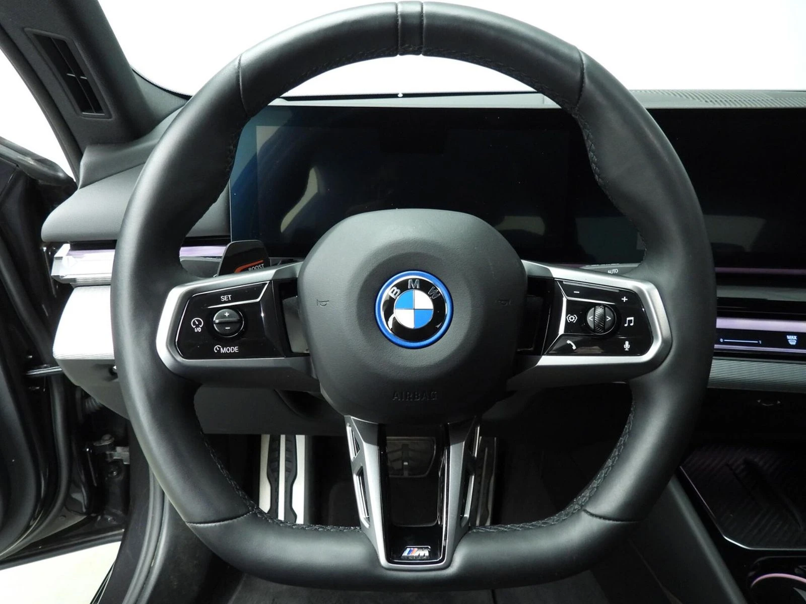 BMW i5 eDRIVE40/340HP/M-SPORTPACK/LED/NAVI/KLESS/240f - изображение 10