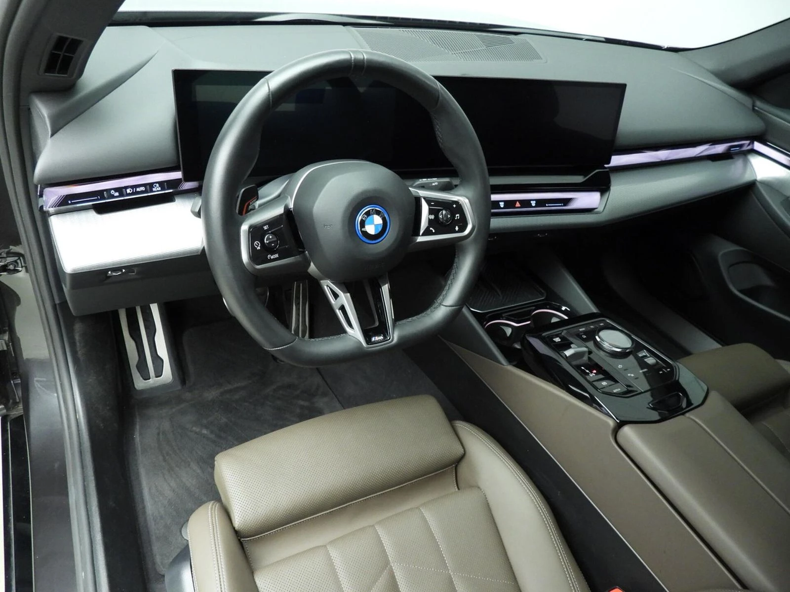 BMW i5 eDRIVE40/340HP/M-SPORTPACK/LED/NAVI/KLESS/240f - изображение 8