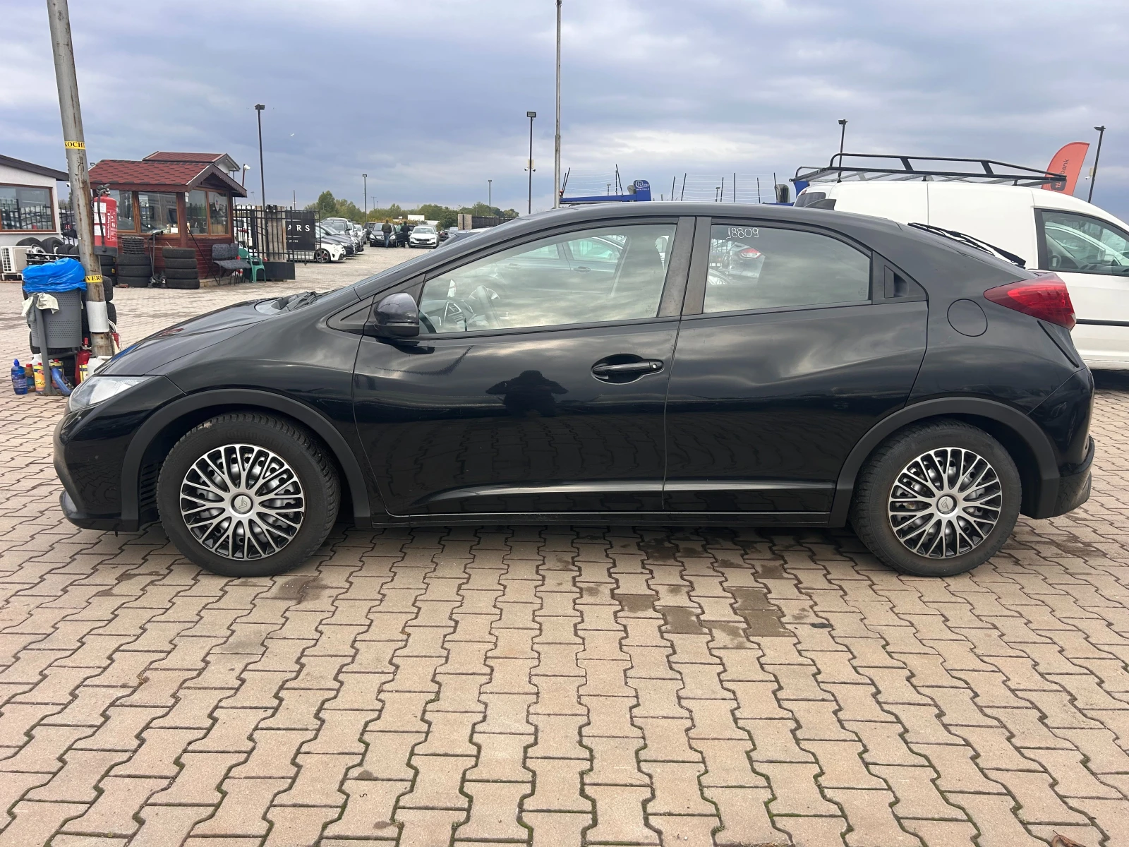 Honda Civic 1.6i-DTEC NAVI EURO 5 - изображение 9