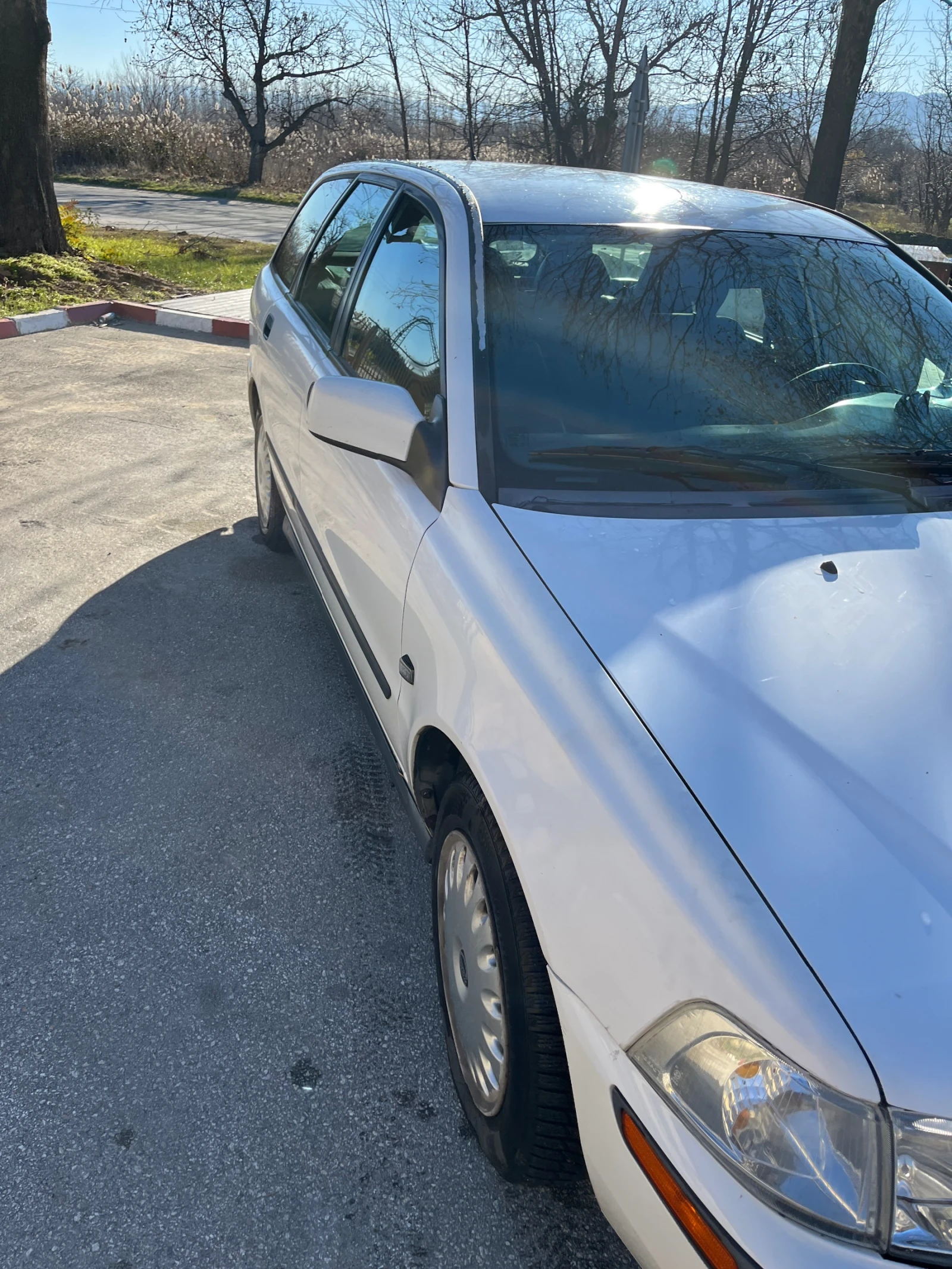 Volvo V40 1.6 - изображение 3