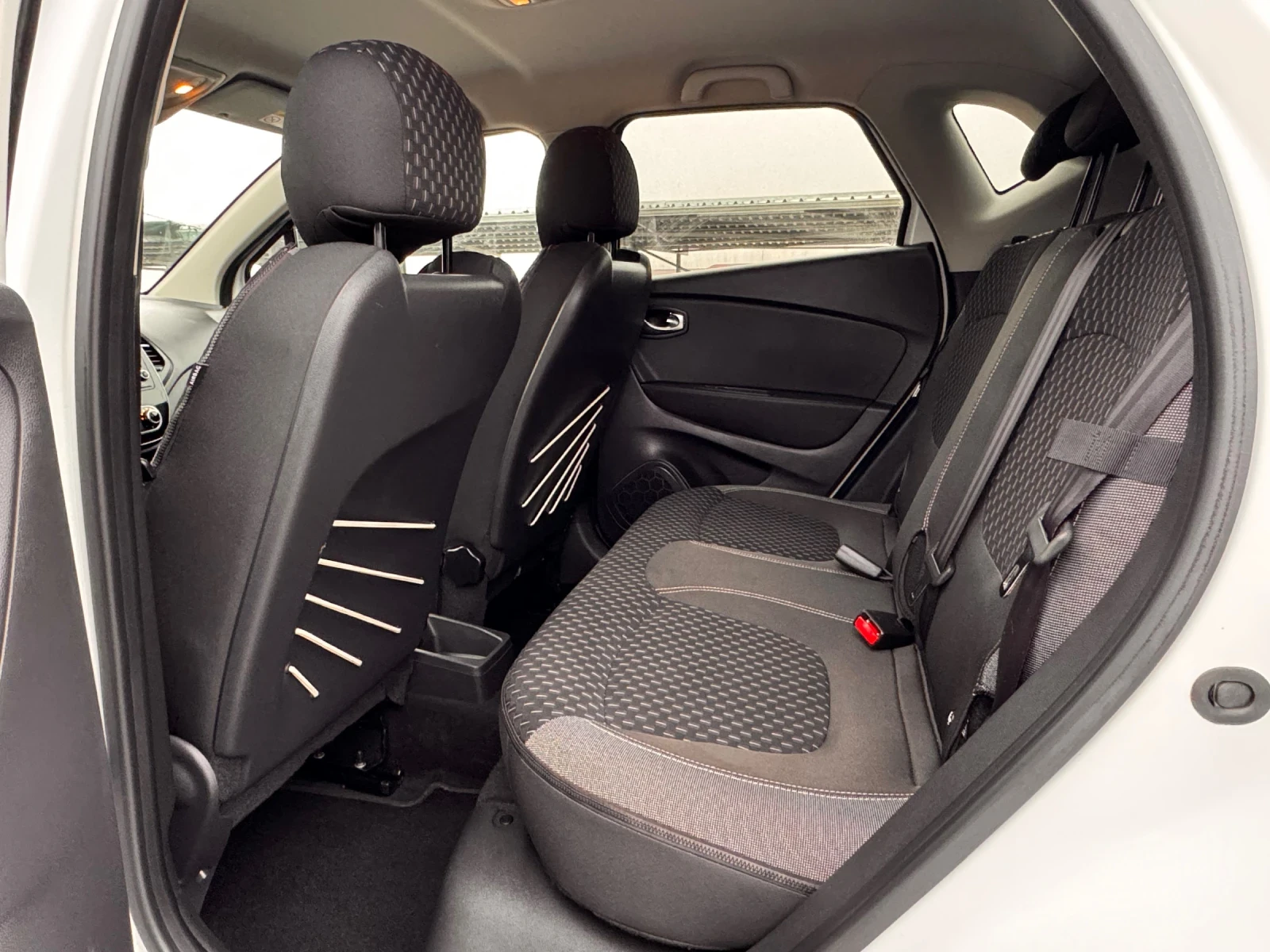 Renault Captur 1.5DCI АВТОМАТ * * * 131124км* * *  - изображение 9