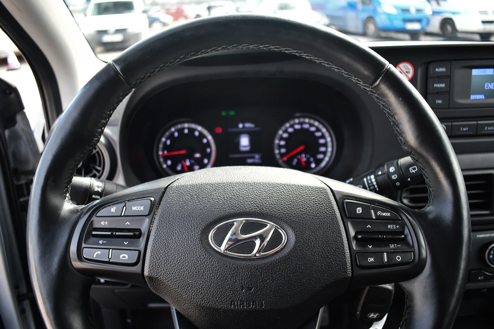 Hyundai I10 2 г.гаранция 2к.гуми цена с ДДС, снимка 12 - Автомобили и джипове - 53791676