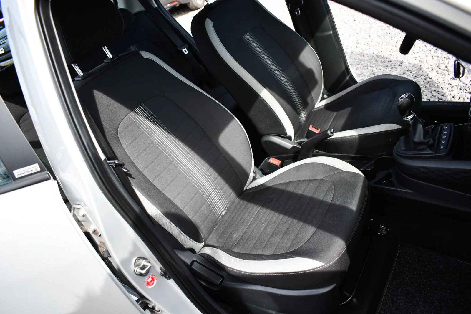 Hyundai I10 2 г.гаранция 2к.гуми цена с ДДС, снимка 10 - Автомобили и джипове - 53791676