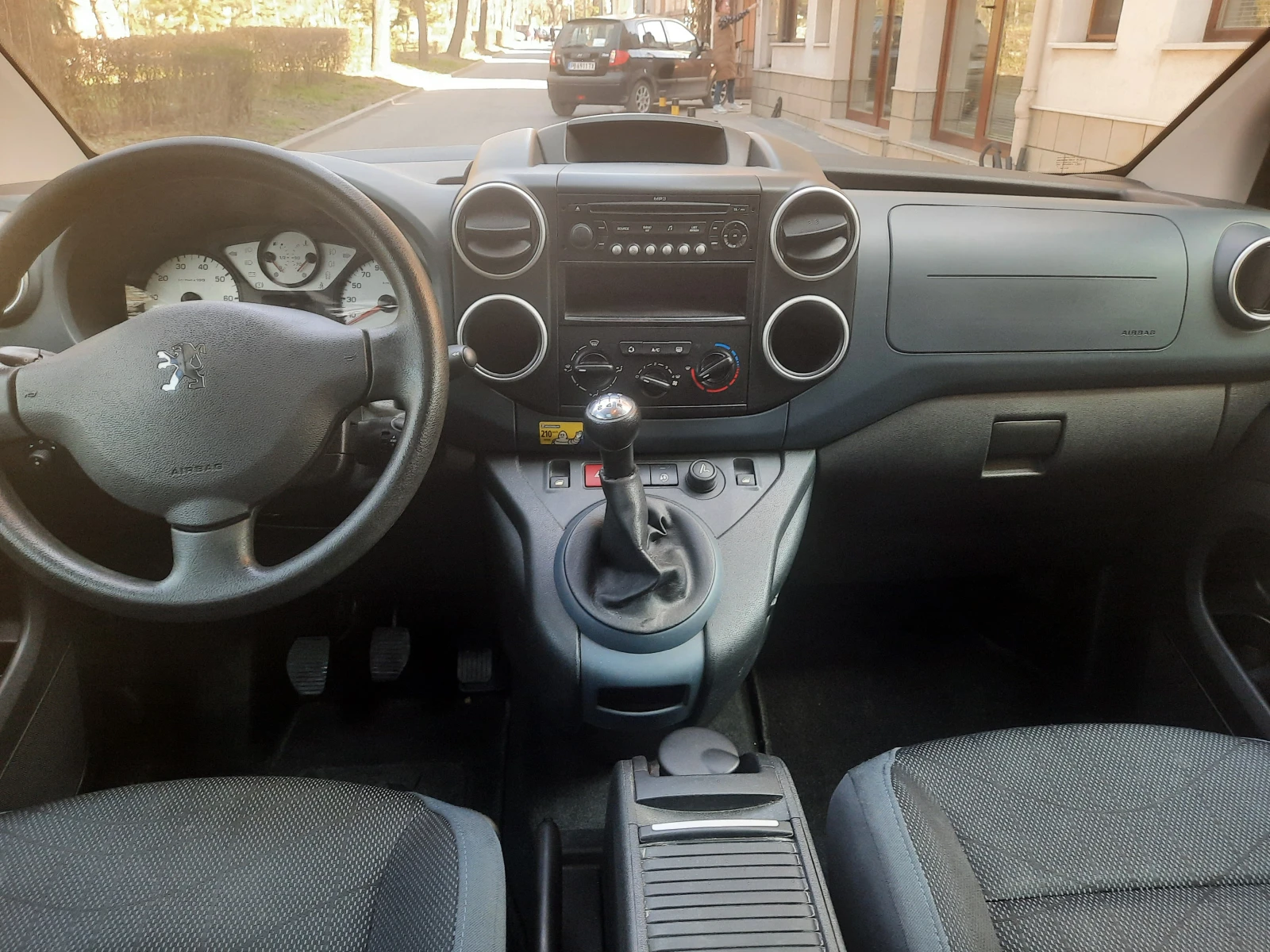 Peugeot Partner Tepee, снимка 9 - Автомобили и джипове - 53799814