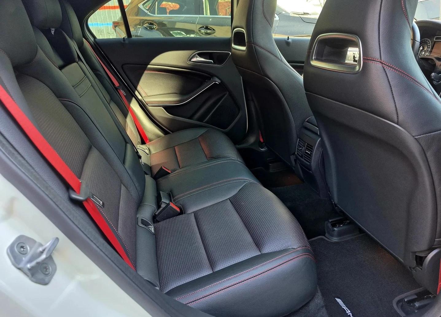 Mercedes-Benz A45 AMG 4MATIC Sedan, снимка 8 - Автомобили и джипове - 53900761