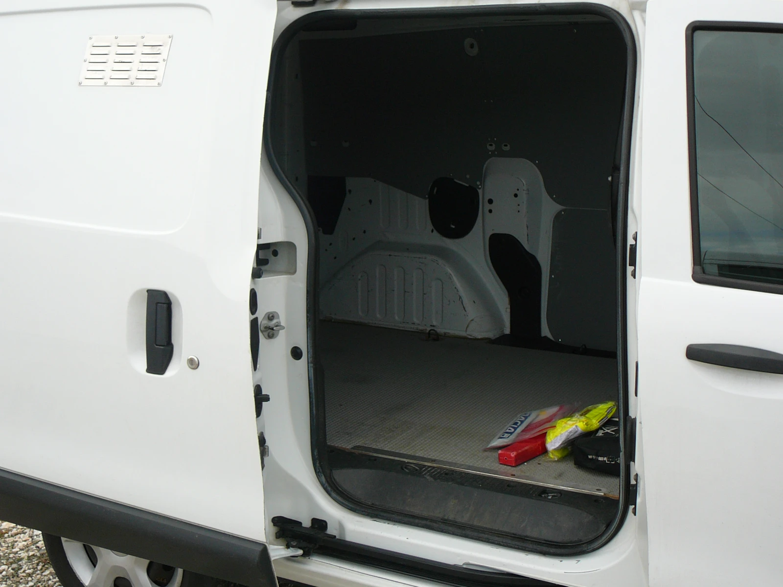 Dacia Dokker 1.6i* газ* клима, снимка 9 - Автомобили и джипове - 53907818