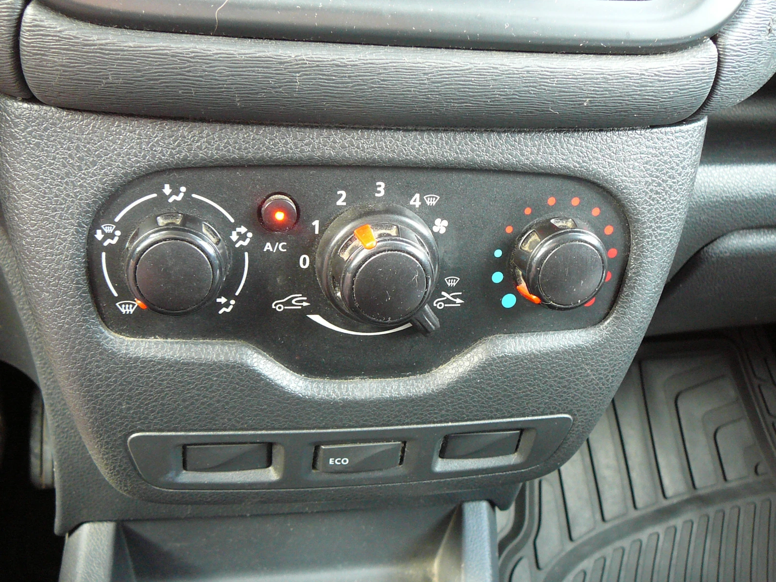 Dacia Dokker 1.6i* газ* клима, снимка 8 - Автомобили и джипове - 53907818