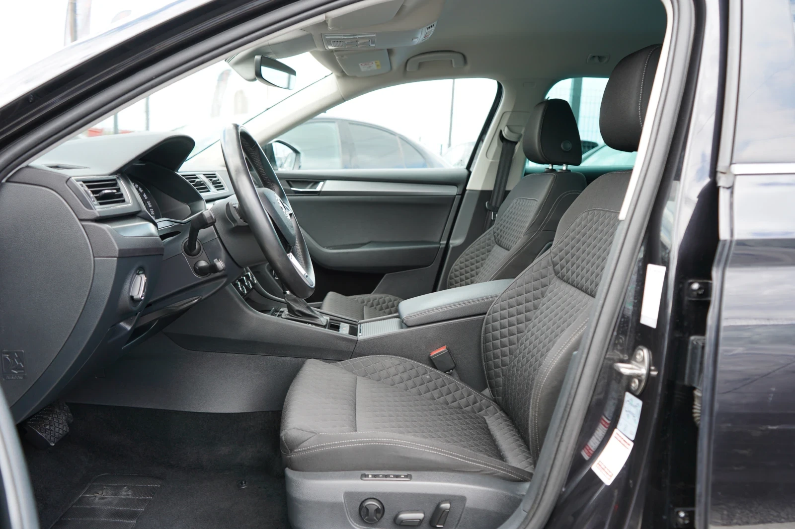 Skoda Superb 2.0 TDI* 4Х4* РЕГИСТРИРАНА* ПАРКТРОНИК, снимка 8 - Автомобили и джипове - 54148486