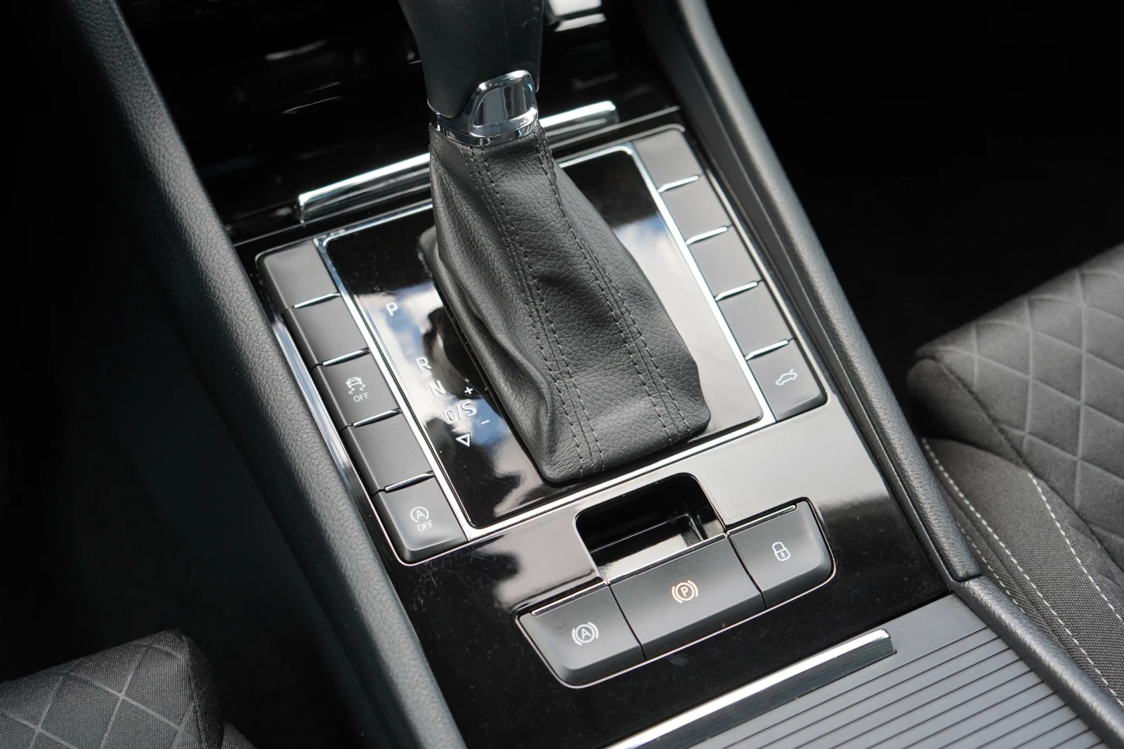 Skoda Superb 2.0 TDI* 4Х4* РЕГИСТРИРАНА* ПАРКТРОНИК, снимка 13 - Автомобили и джипове - 54148486