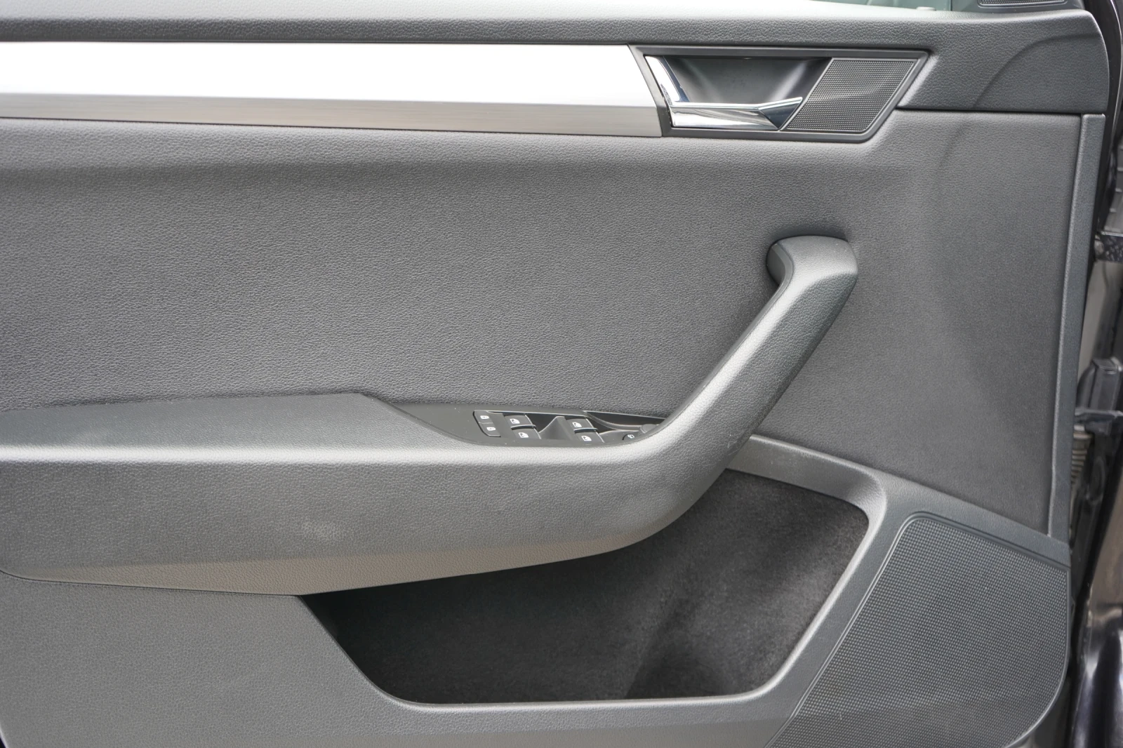 Skoda Superb 2.0 TDI* 4Х4* РЕГИСТРИРАНА* ПАРКТРОНИК, снимка 7 - Автомобили и джипове - 54148486