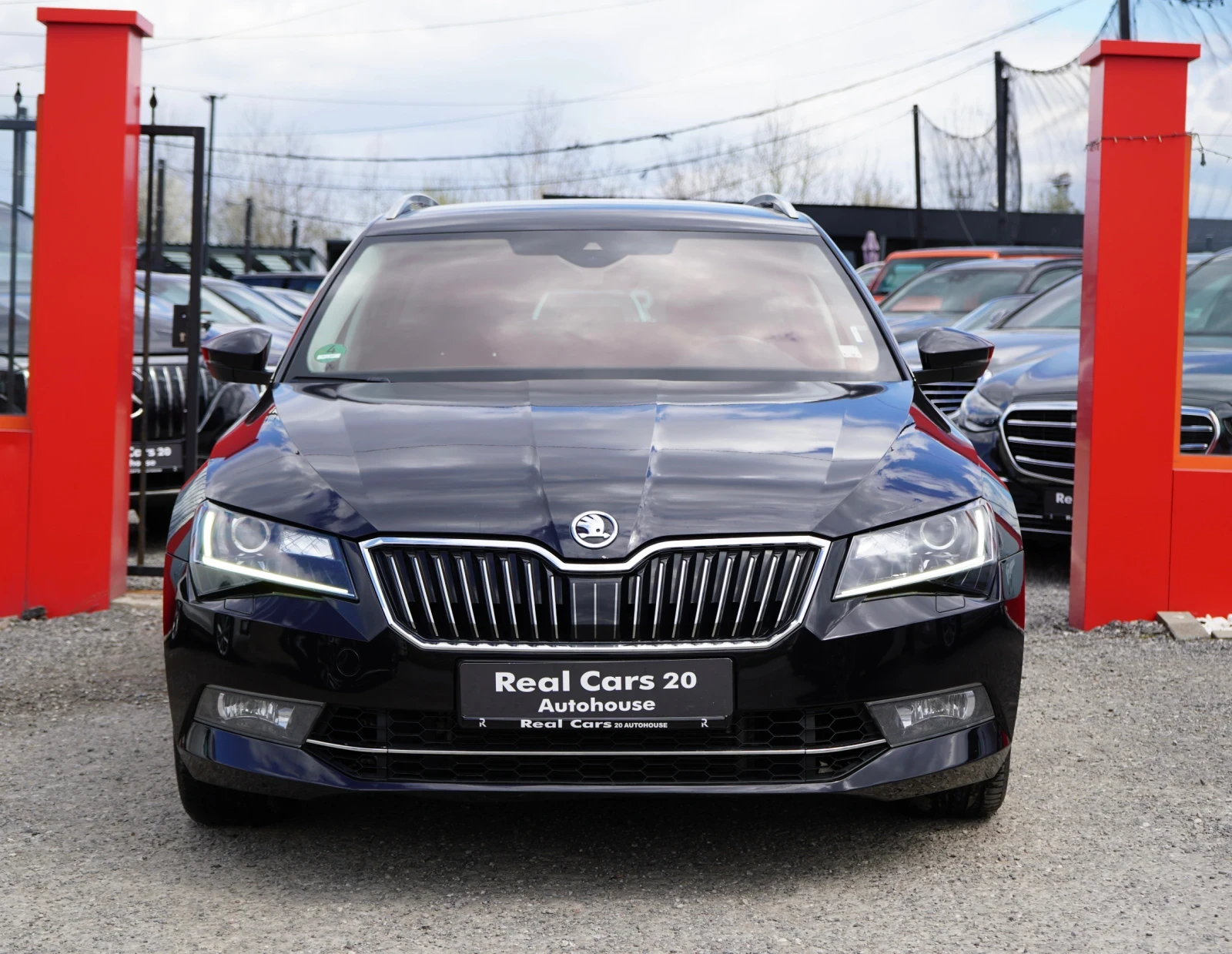 Skoda Superb 2.0 TDI* 4Х4* РЕГИСТРИРАНА* ПАРКТРОНИК, снимка 2 - Автомобили и джипове - 54148486