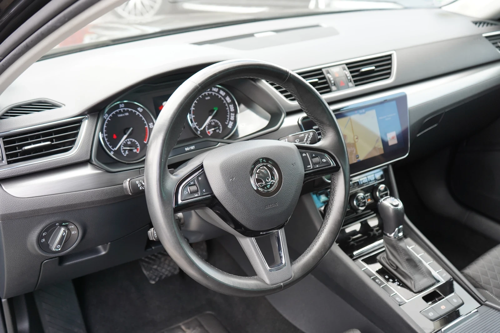 Skoda Superb 2.0 TDI* 4Х4* РЕГИСТРИРАНА* ПАРКТРОНИК, снимка 9 - Автомобили и джипове - 54148486