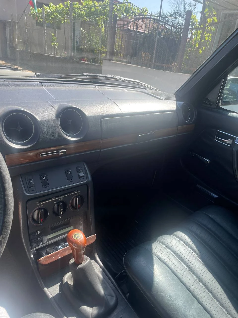 Mercedes-Benz 123 300 D, снимка 9 - Автомобили и джипове - 54193892