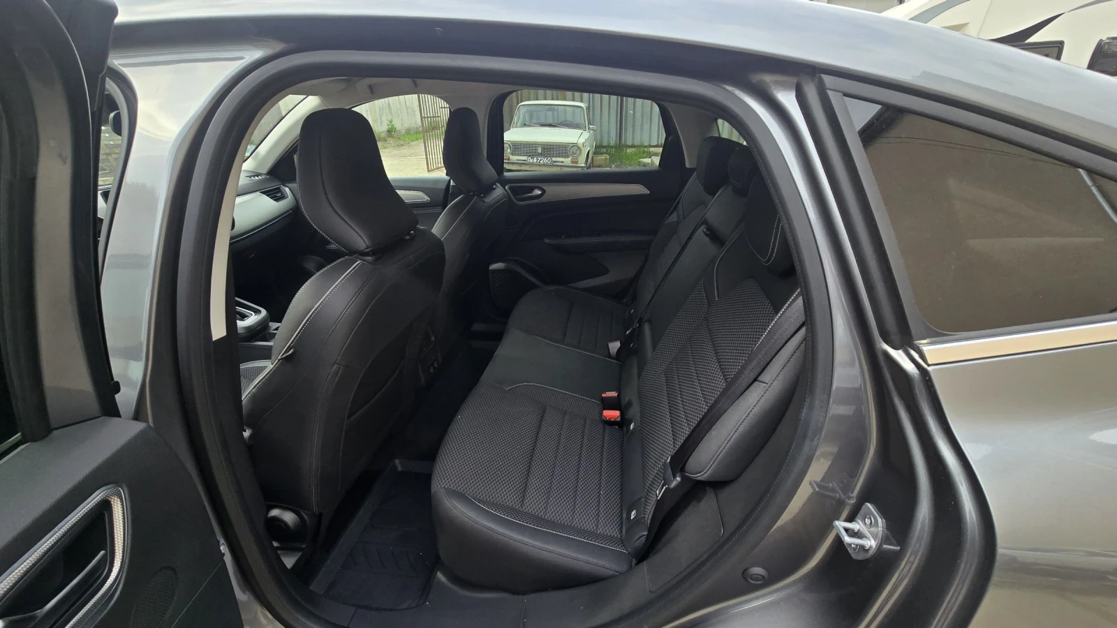 Renault Arkana 1.6i хибрид 29000км от представител , снимка 9 - Автомобили и джипове - 54258286