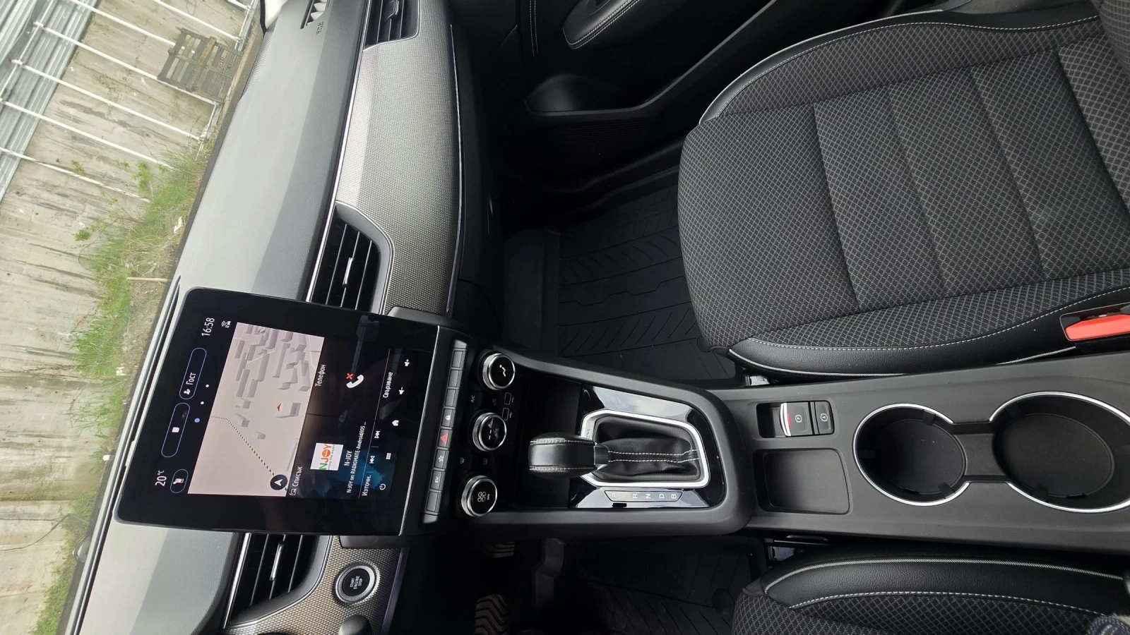 Renault Arkana 1.6i хибрид 29000км от представител , снимка 12 - Автомобили и джипове - 54258286