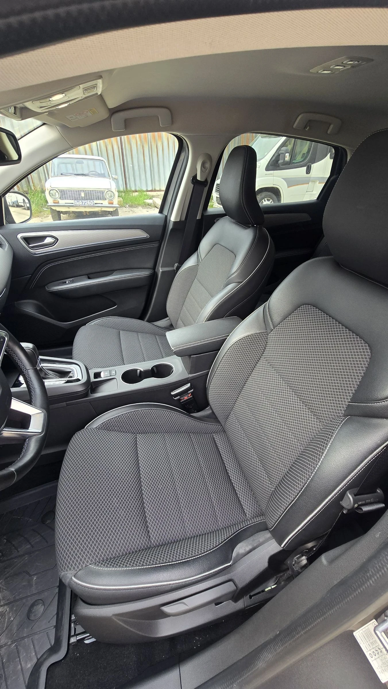 Renault Arkana 1.6i хибрид 29000км от представител , снимка 11 - Автомобили и джипове - 54258286