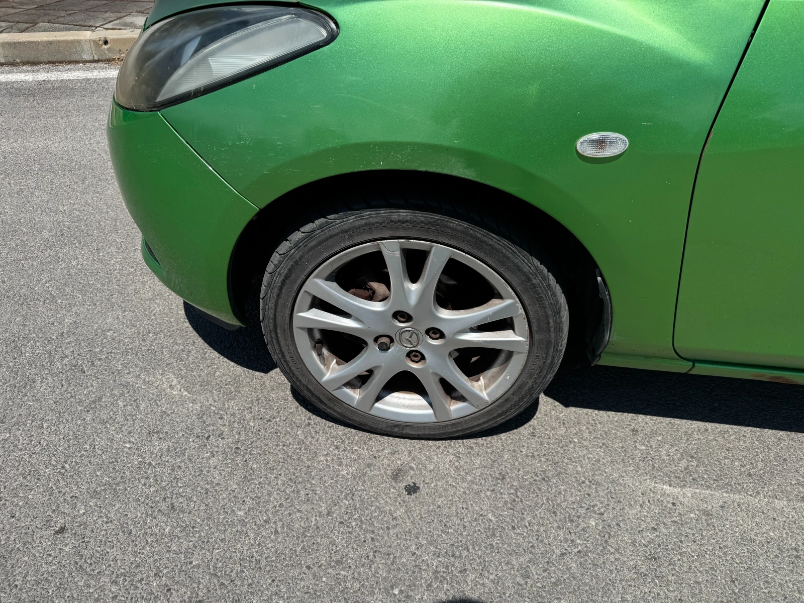 Mazda 2 1.3i-верига, снимка 4 - Автомобили и джипове - 54457946