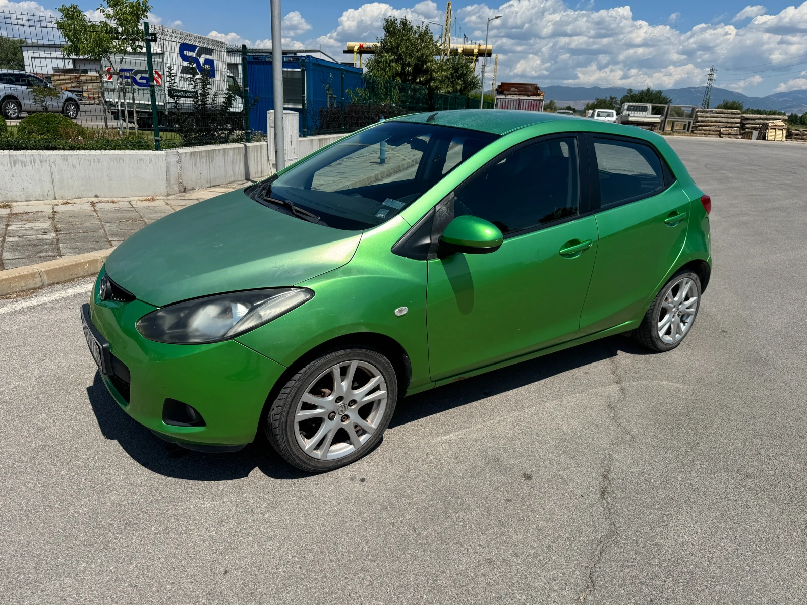 Mazda 2 1.3i-верига, снимка 2 - Автомобили и джипове - 54457946