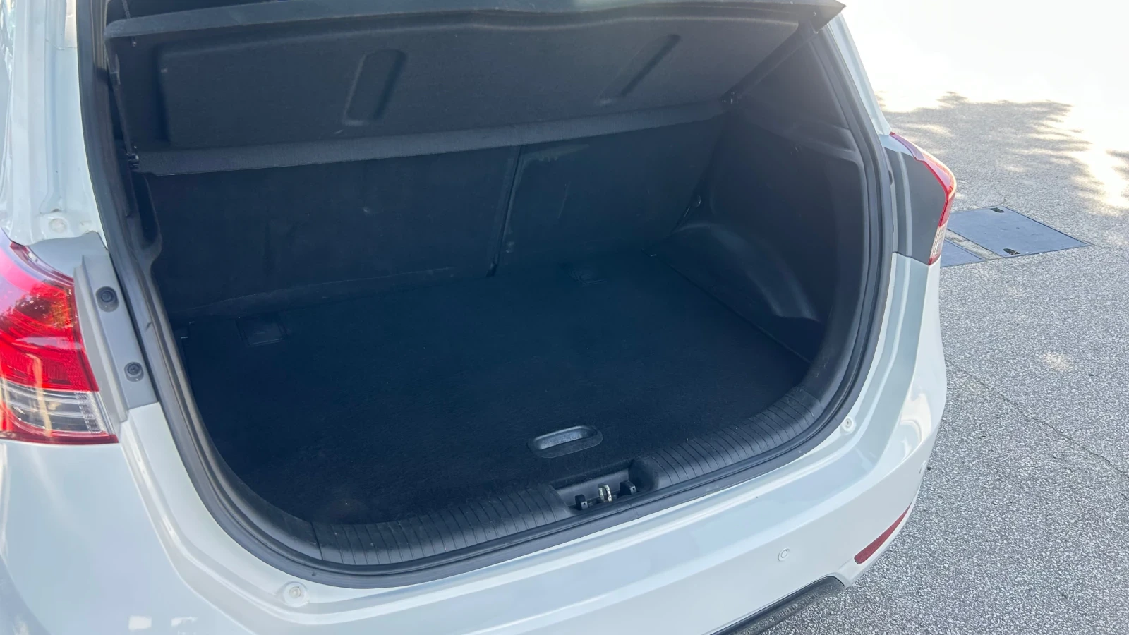 Hyundai Ix20 БЕНЗИН / ГАЗ 1.4i LPG 90к.с, снимка 8 - Автомобили и джипове - 55232253