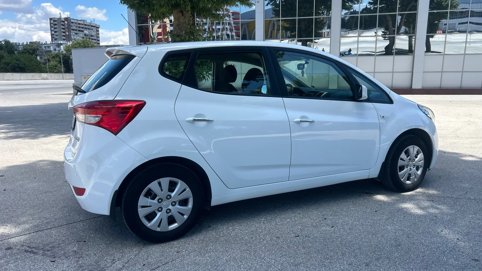 Hyundai Ix20 БЕНЗИН / ГАЗ 1.4i LPG 90к.с, снимка 4 - Автомобили и джипове - 55232253