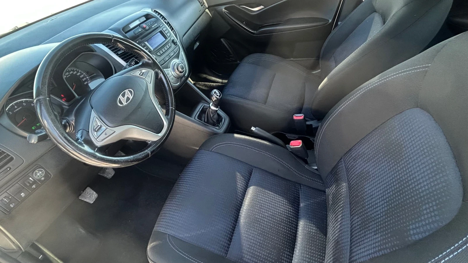 Hyundai Ix20 БЕНЗИН / ГАЗ 1.4i LPG 90к.с, снимка 5 - Автомобили и джипове - 55232253