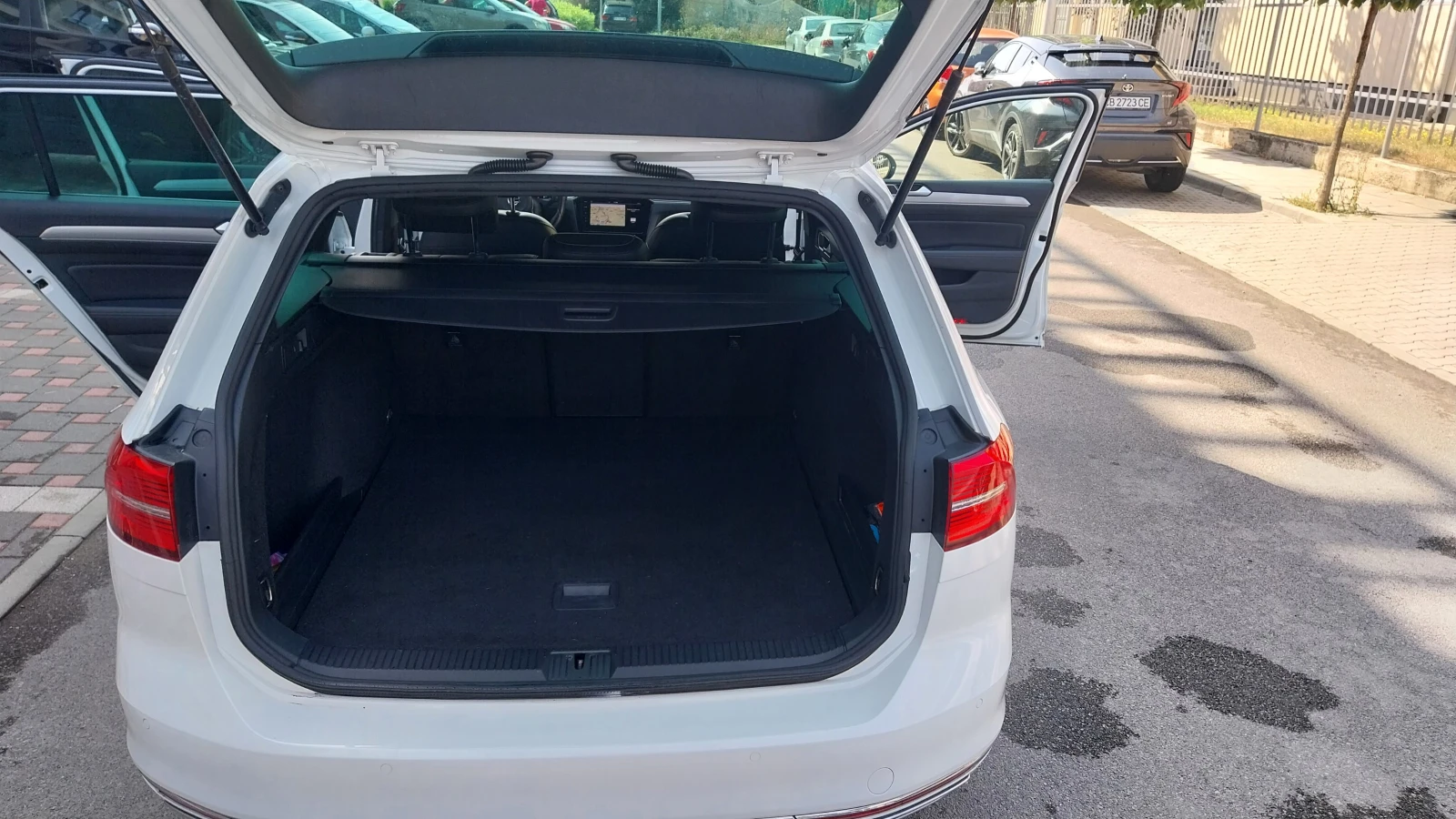 VW Passat 2.0TDI/R-Line, снимка 14 - Автомобили и джипове - 55897046