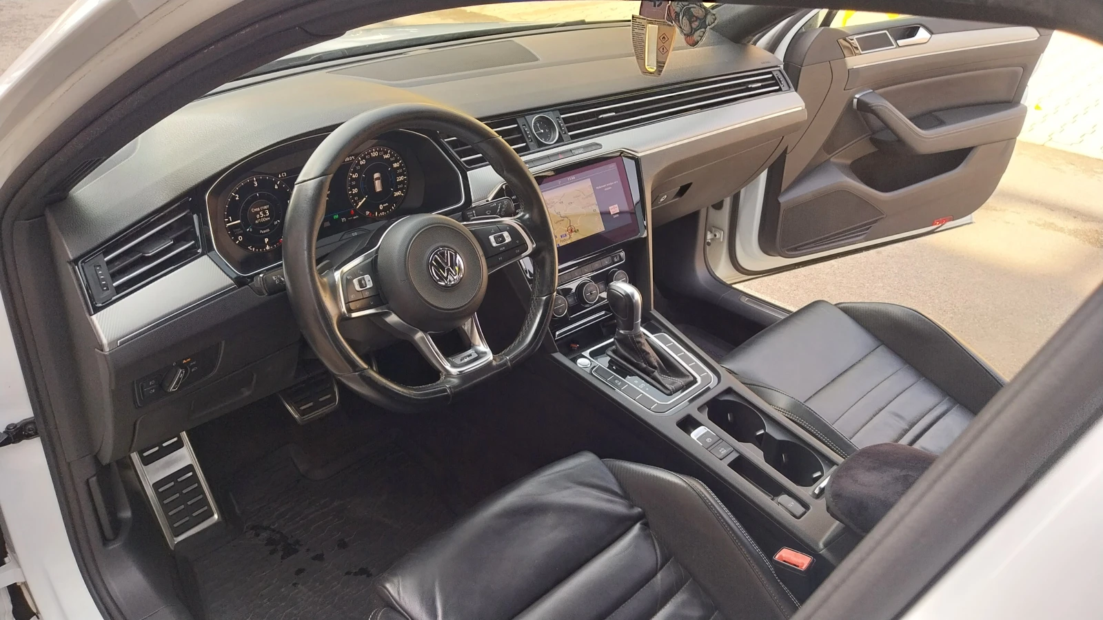 VW Passat 2.0TDI/R-Line, снимка 8 - Автомобили и джипове - 55897046