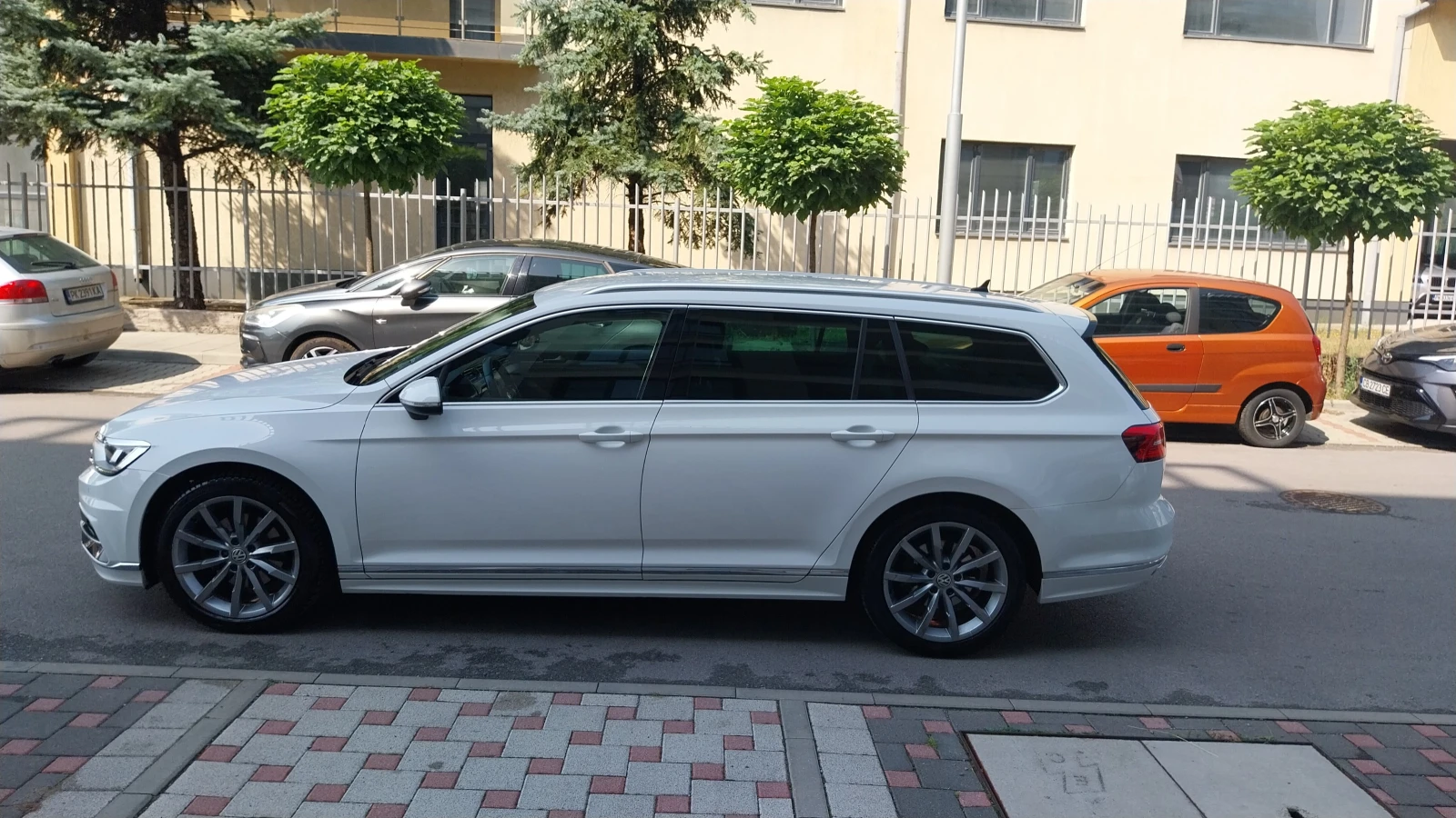 VW Passat 2.0TDI/R-Line, снимка 7 - Автомобили и джипове - 55897046