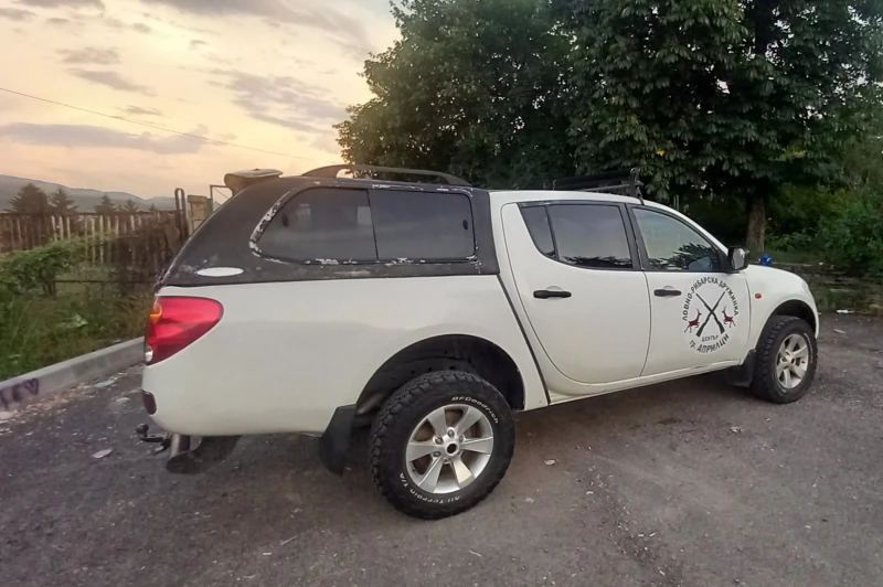 Mitsubishi L200, снимка 6 - Автомобили и джипове - 52909699