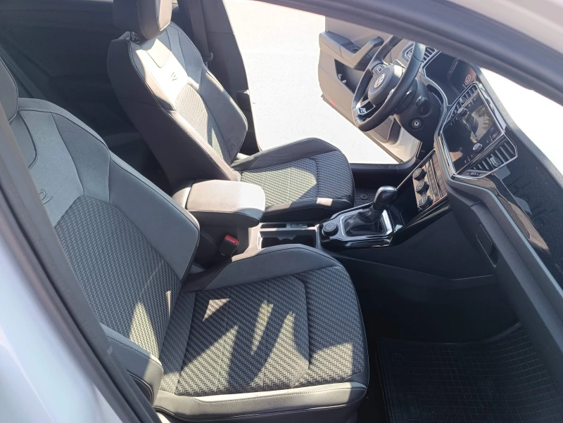VW T-Roc R, снимка 12 - Автомобили и джипове - 52533352