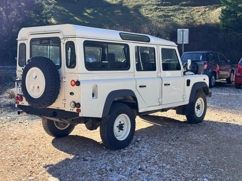 Land Rover Defender 110* Td5* ДДС* 9-местен* Регистриран* , снимка 4 - Автомобили и джипове - 53224042