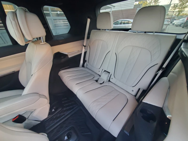 BMW X7 * M50i * CARFAX * PANO * KEYLESS * , снимка 11 - Автомобили и джипове - 53567648