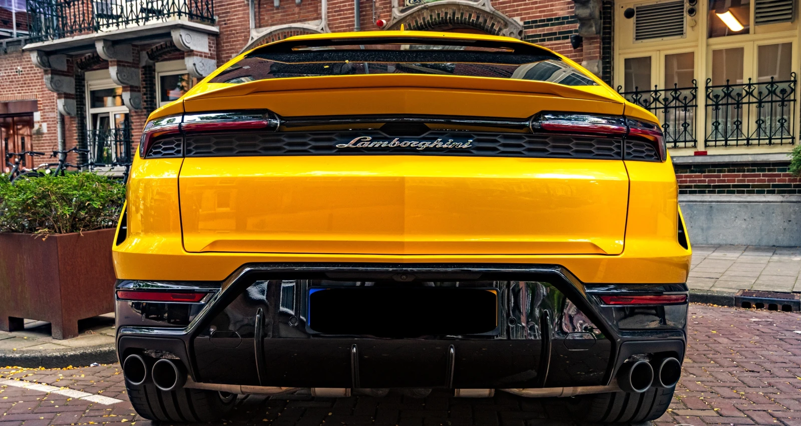 Lamborghini Urus SE 4.0 V8 Plug-in Hybrid 4WD - изображение 3