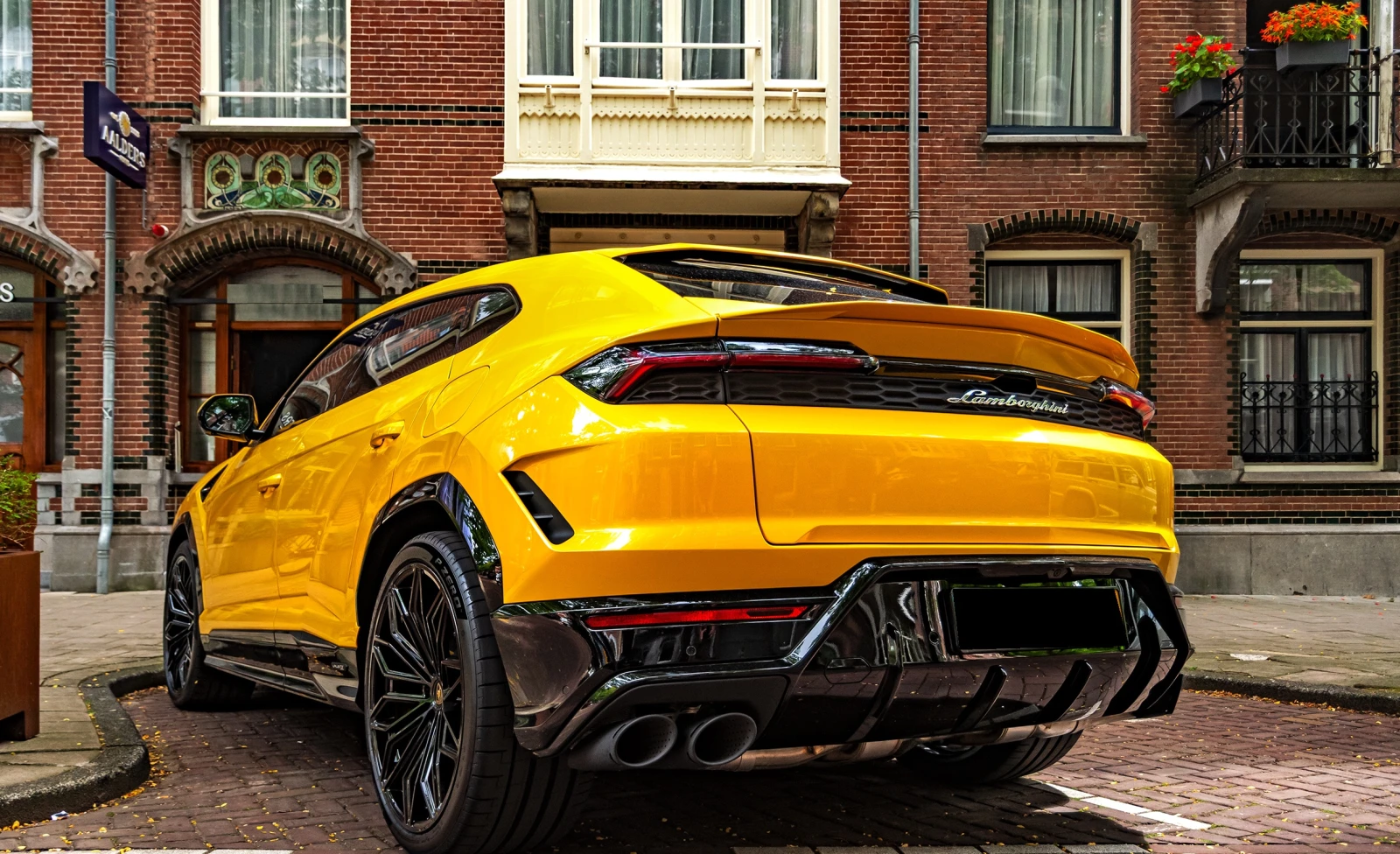 Lamborghini Urus SE 4.0 V8 Plug-in Hybrid 4WD - изображение 4