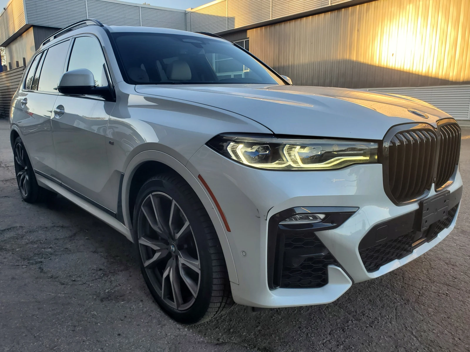 BMW X7 * M50i * CARFAX * PANO * KEYLESS *  - изображение 3
