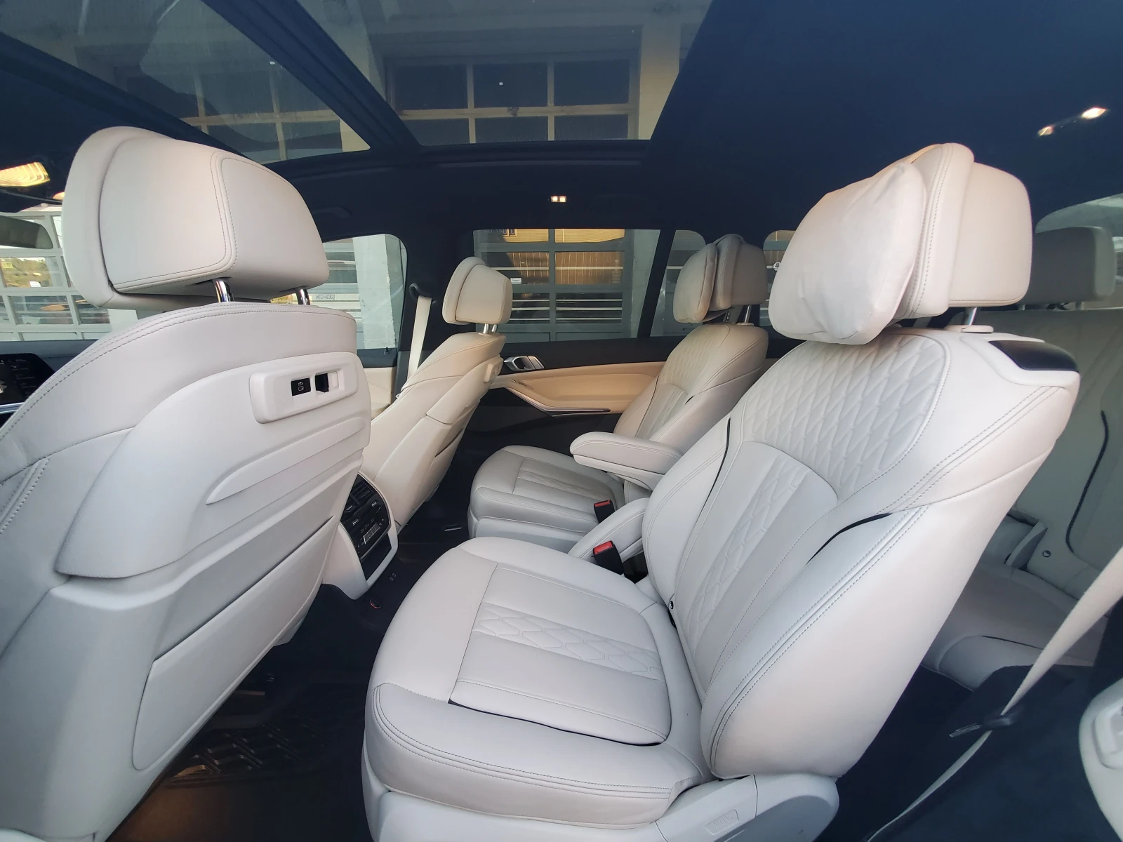 BMW X7 * M50i * CARFAX * PANO * KEYLESS *  - изображение 10