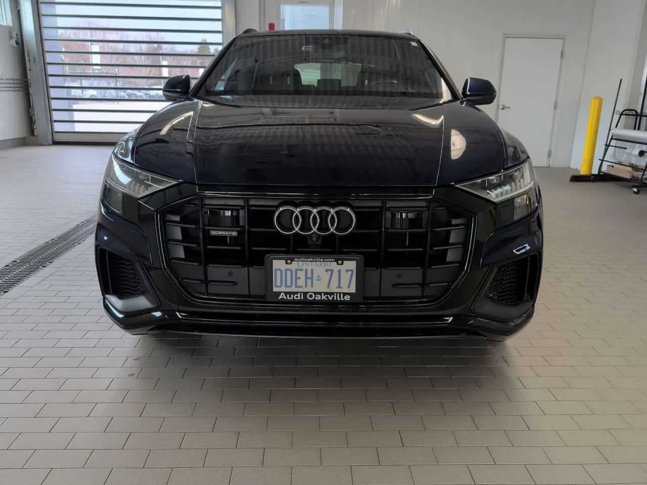 Audi Q8 Technik/CARFAX/DIS/360/PANO/ОБДУХВАНЕ, снимка 2 - Автомобили и джипове - 53929667
