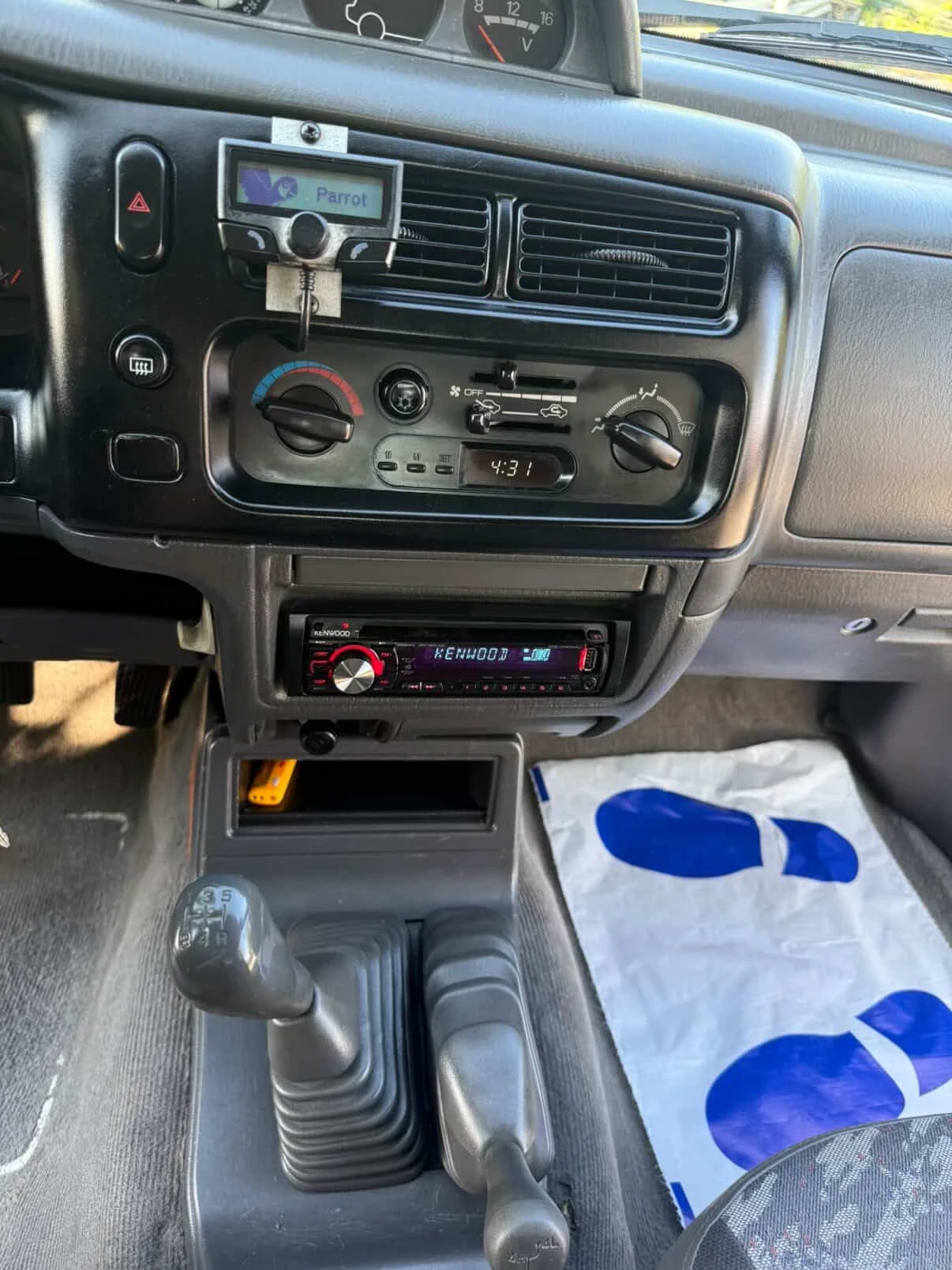 Mitsubishi L200 2, 5 TDI/99 k/КЛИМА, снимка 8 - Автомобили и джипове - 54495825