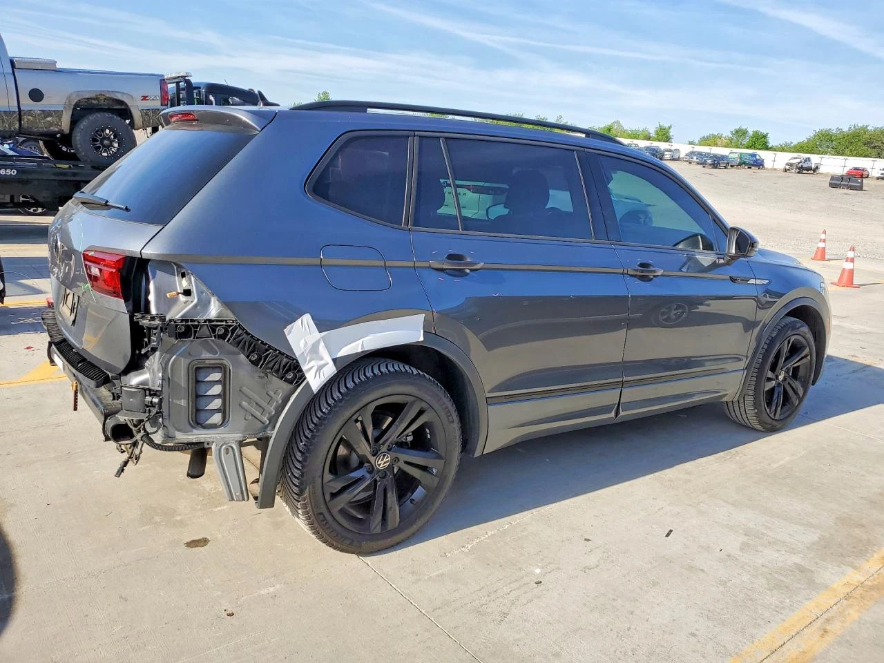 VW Tiguan R-LINE , снимка 6 - Автомобили и джипове - 54839592