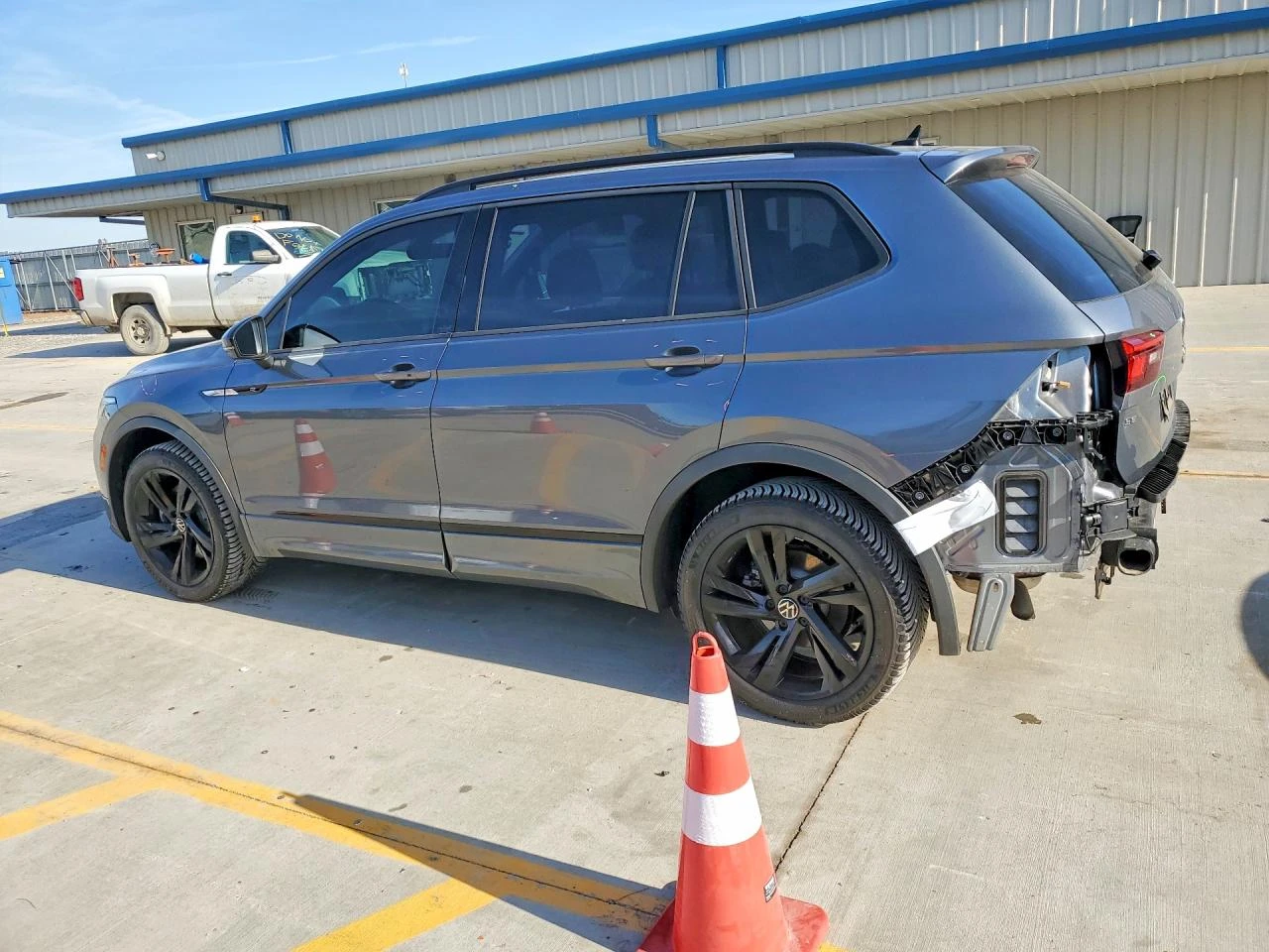 VW Tiguan R-LINE , снимка 4 - Автомобили и джипове - 54839592