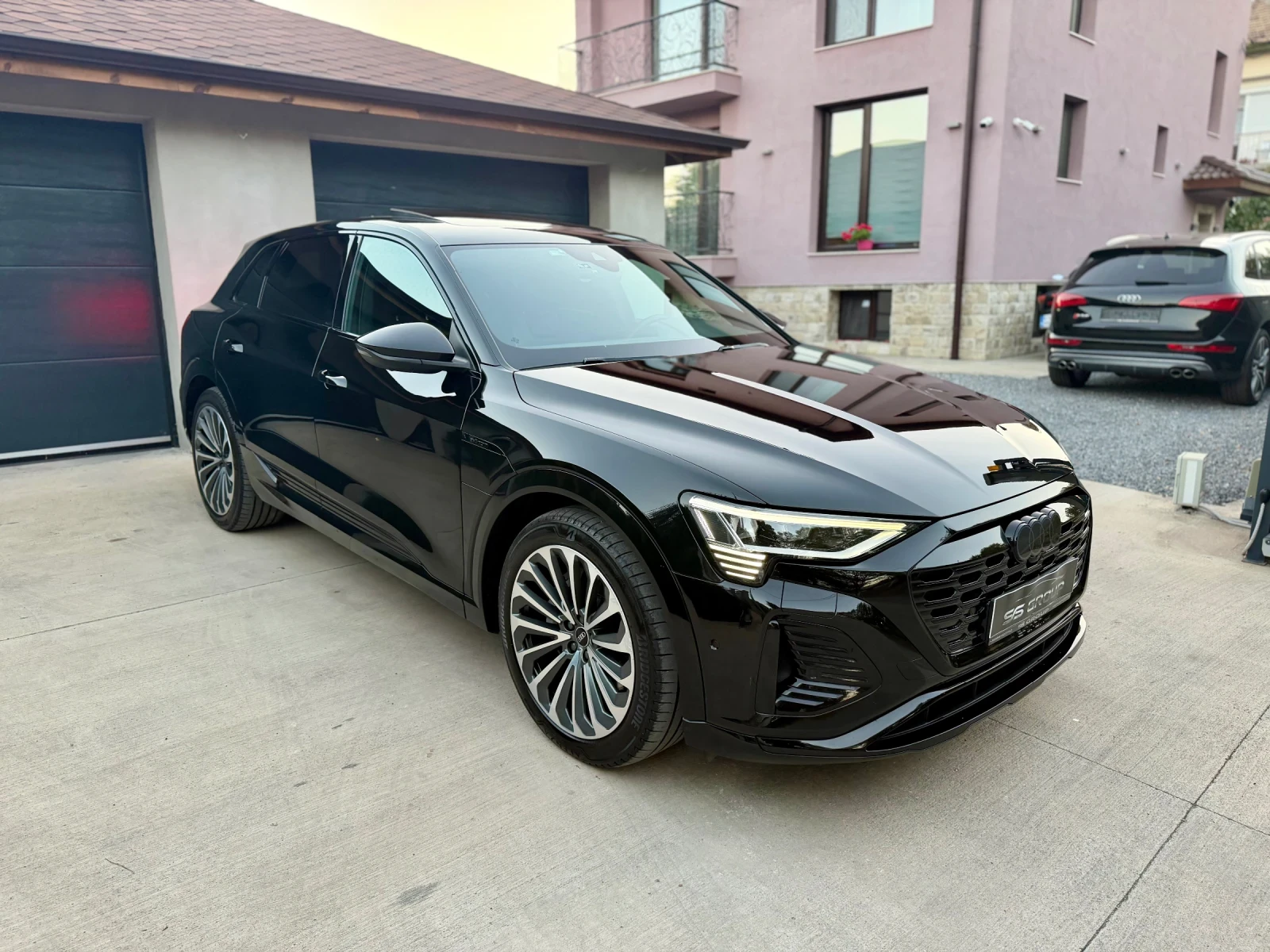 Audi Q8 e-tron 55 quattro S line, снимка 3 - Автомобили и джипове - 55993787