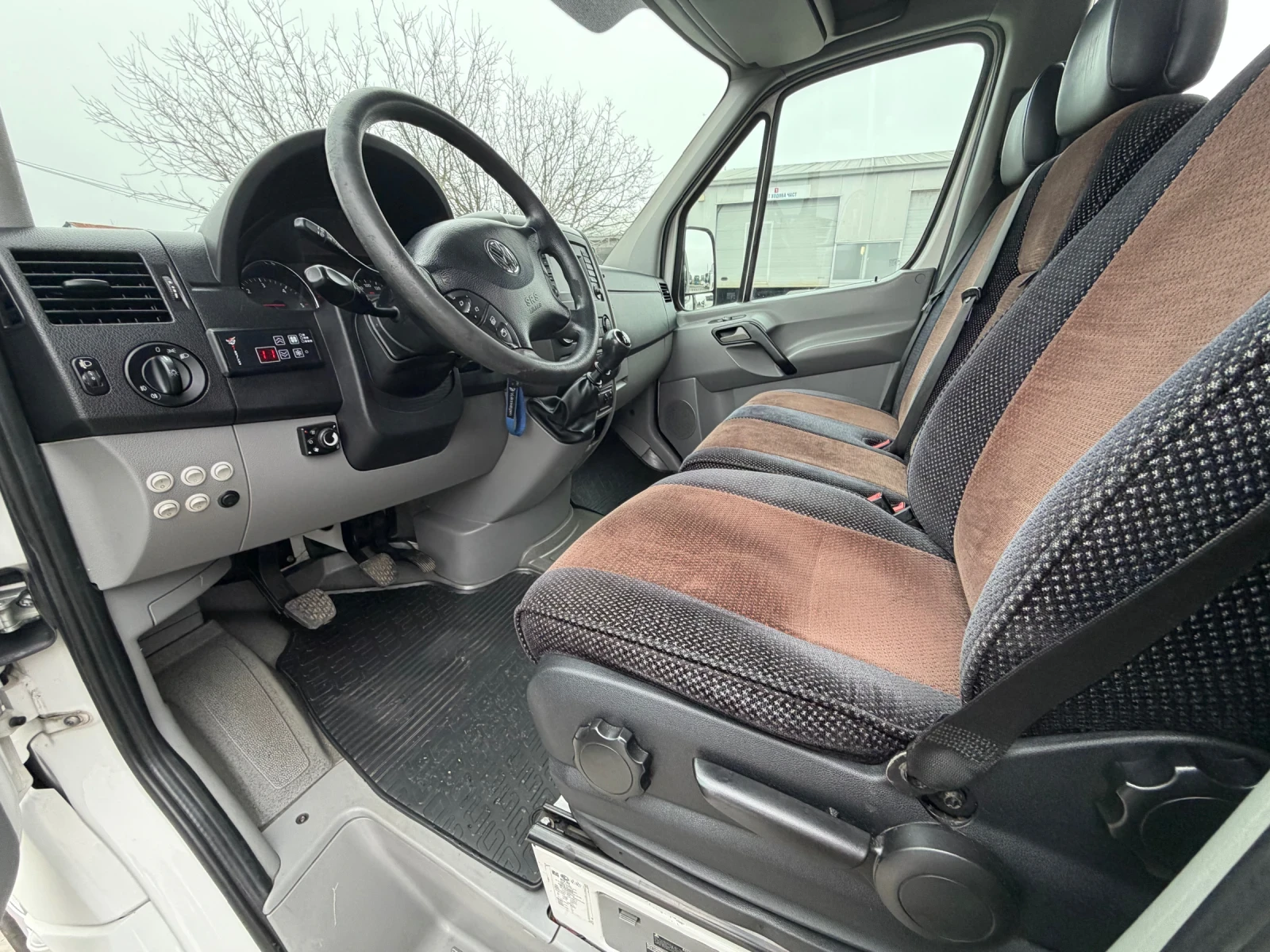 VW Crafter 23места евро6, снимка 11 - Бусове и автобуси - 55939517