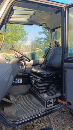 Телескопичен товарач New Holland LM 425 , снимка 8