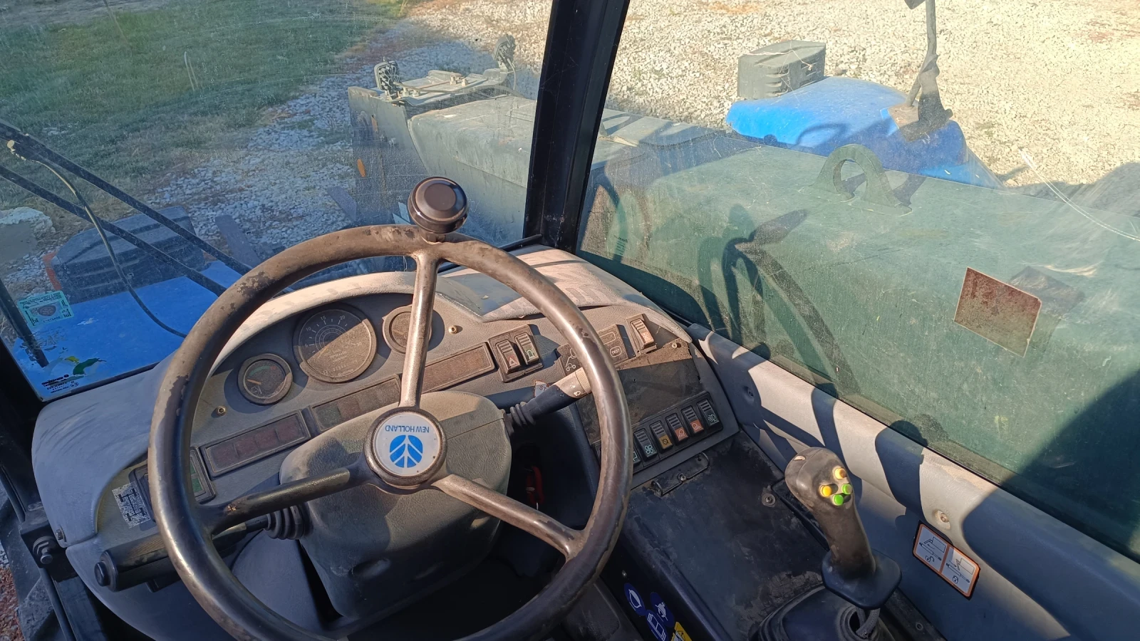 Телескопичен товарач New Holland LM 425 , снимка 4 - Селскостопанска техника - 56056318