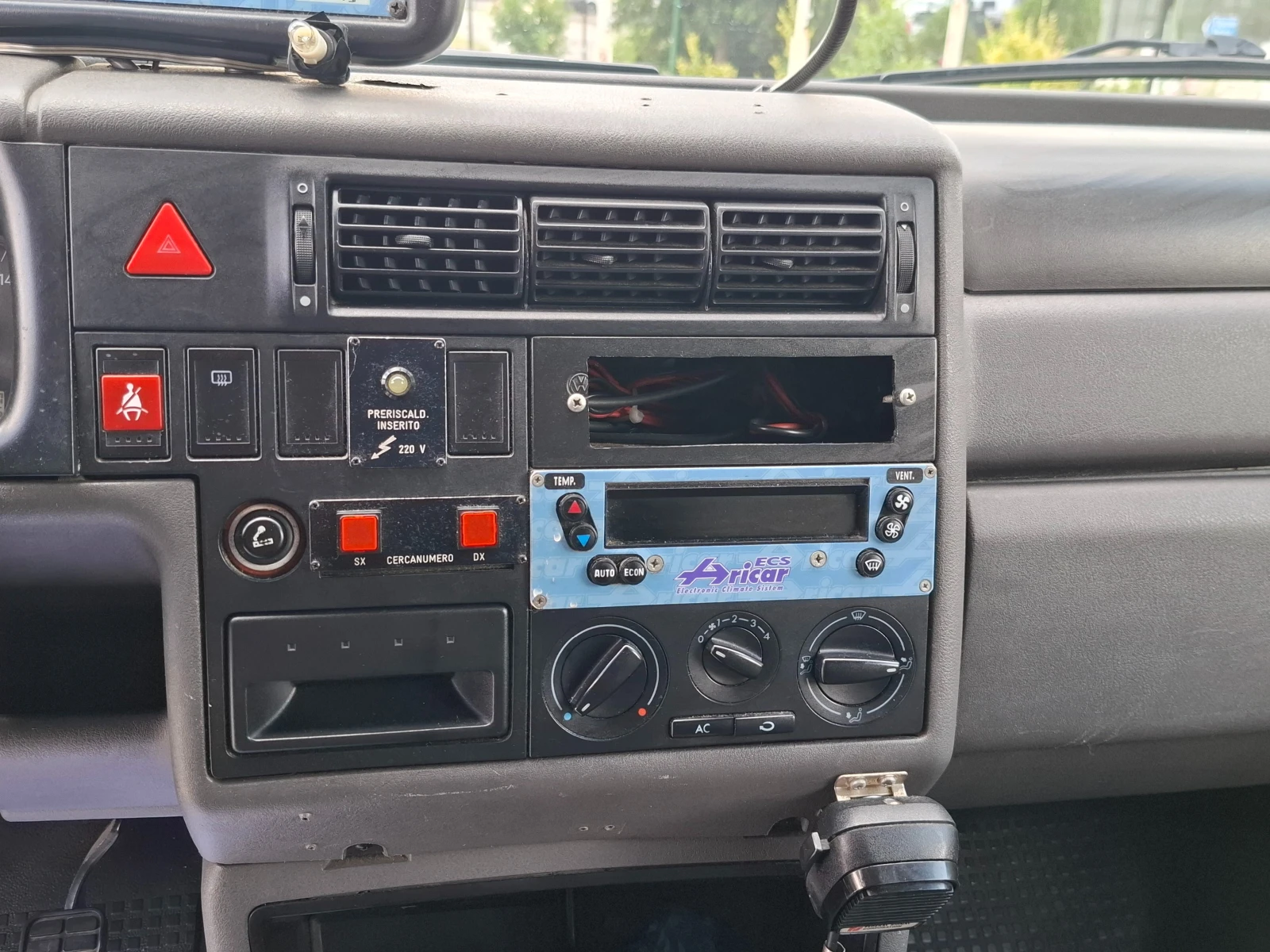 Кемпер VW Transporter 2.5TDI/Климатик, снимка 9 - Каравани и кемпери - 55145286