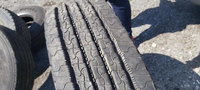 Гуми Летни 215/75R17.5, снимка 2 - Гуми и джанти - 41999145